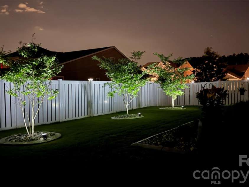 15210 Red Canoe Way, Charlotte, NC 28278.  MLS# CAR4380458, YatesRealty ID 22687. 