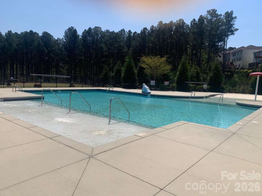 15210 Red Canoe Way, Charlotte, NC 28278.  MLS# CAR4380458, YatesRealty ID 22687. Community Pool