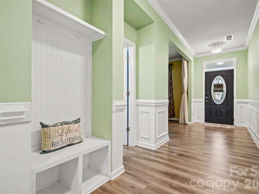 15210 Red Canoe Way, Charlotte, NC 28278.  MLS# CAR4380458, YatesRealty ID 22687. Entry way