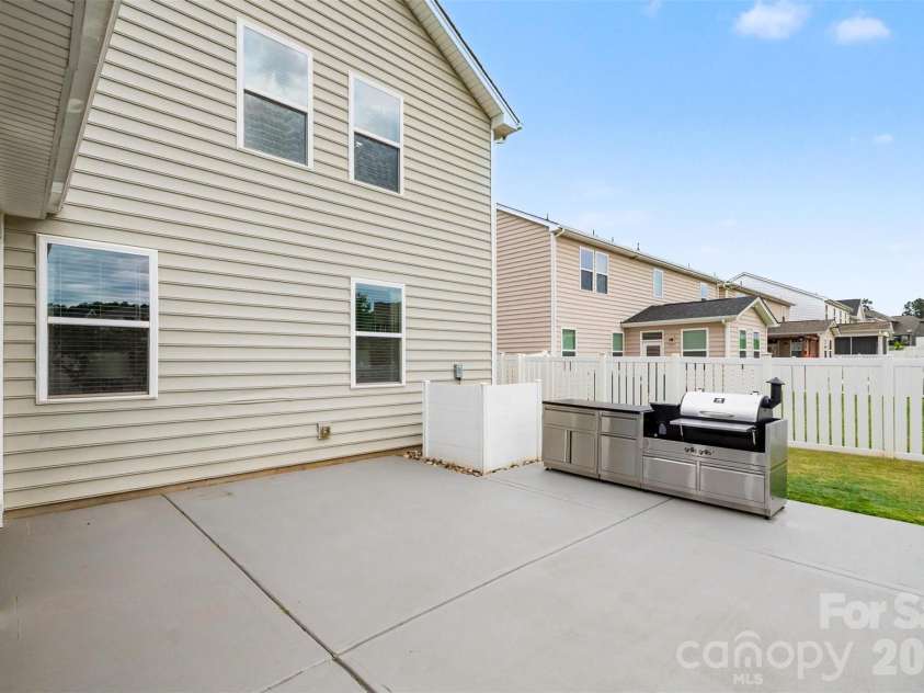 15210 Red Canoe Way, Charlotte, NC 28278.  MLS# CAR4380458, YatesRealty ID 22687. Extended Concrete Patio