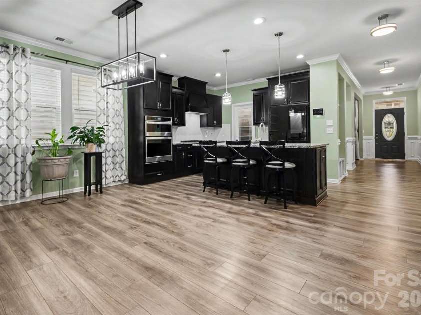 15210 Red Canoe Way, Charlotte, NC 28278.  MLS# CAR4380458, YatesRealty ID 22687. Kitchen with island