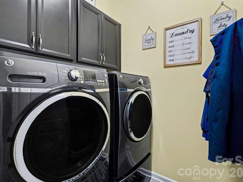 15210 Red Canoe Way, Charlotte, NC 28278.  MLS# CAR4380458, YatesRealty ID 22687. Laundry room