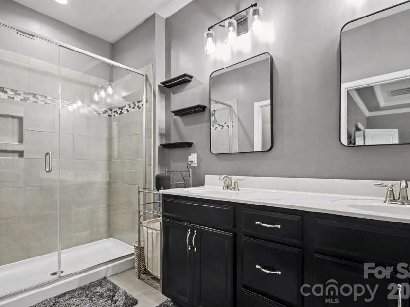 15210 Red Canoe Way, Charlotte, NC 28278.  MLS# CAR4380458, YatesRealty ID 22687. Master Bathroom
