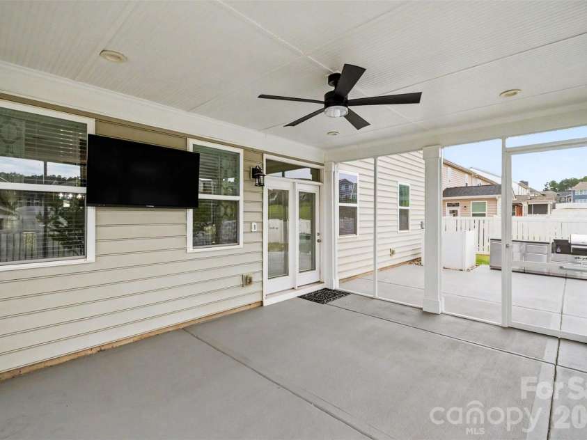 15210 Red Canoe Way, Charlotte, NC 28278.  MLS# CAR4380458, YatesRealty ID 22687. Screened Patio with concrete floor