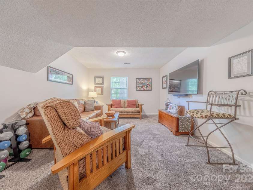 6418 Tivoli Court, Charlotte, NC 28211.  MLS# CAR4274737, YatesRealty ID 22687. Bonus Room