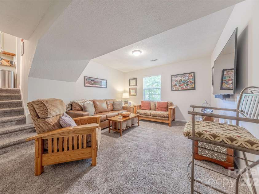 6418 Tivoli Court, Charlotte, NC 28211.  MLS# CAR4274737, YatesRealty ID 22687. Bonus Room