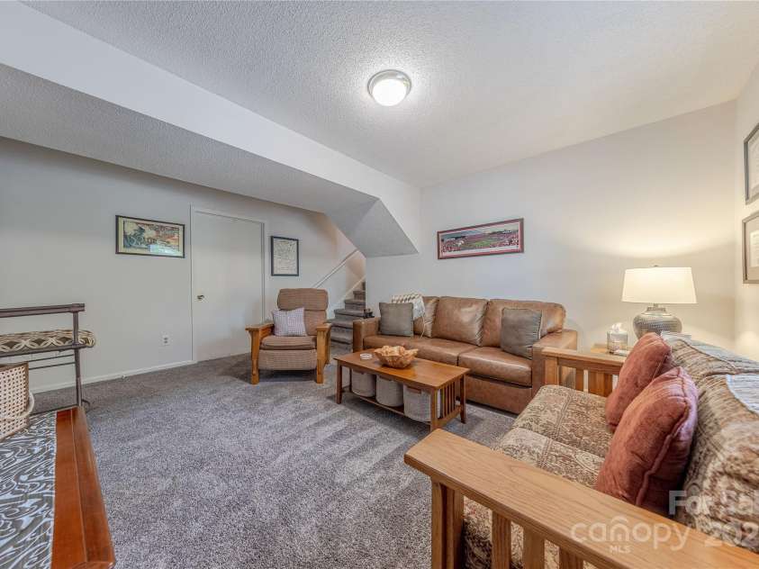 6418 Tivoli Court, Charlotte, NC 28211.  MLS# CAR4274737, YatesRealty ID 22687. Bonus Room