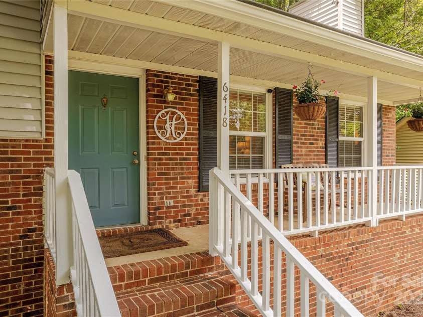 6418 Tivoli Court, Charlotte, NC 28211.  MLS# CAR4274737, YatesRealty ID 22687. Covered Porch