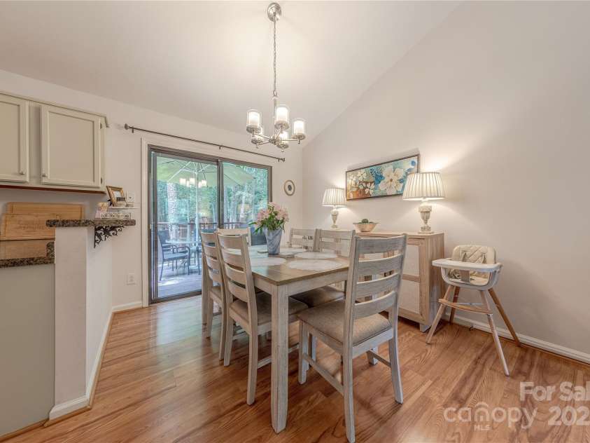 6418 Tivoli Court, Charlotte, NC 28211.  MLS# CAR4274737, YatesRealty ID 22687. Custom Lighting