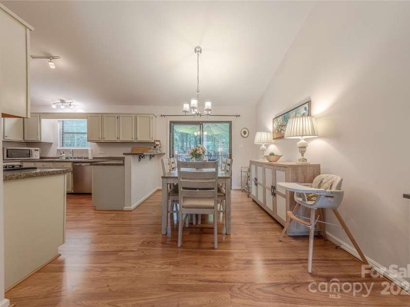 6418 Tivoli Court, Charlotte, NC 28211.  MLS# CAR4274737, YatesRealty ID 22687. Dining Room