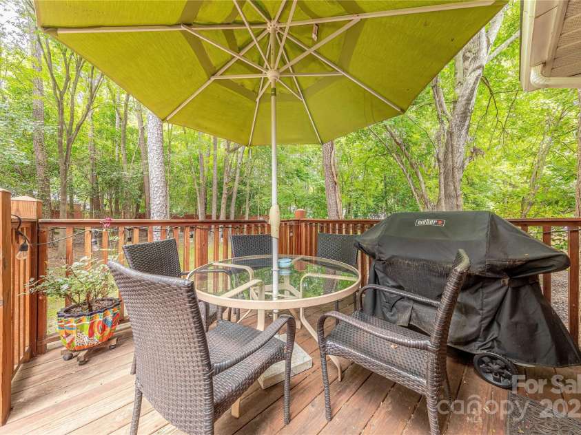 6418 Tivoli Court, Charlotte, NC 28211.  MLS# CAR4274737, YatesRealty ID 22687. Entertaining Deck