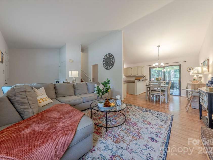 6418 Tivoli Court, Charlotte, NC 28211.  MLS# CAR4274737, YatesRealty ID 22687. Hard Surface Flooring