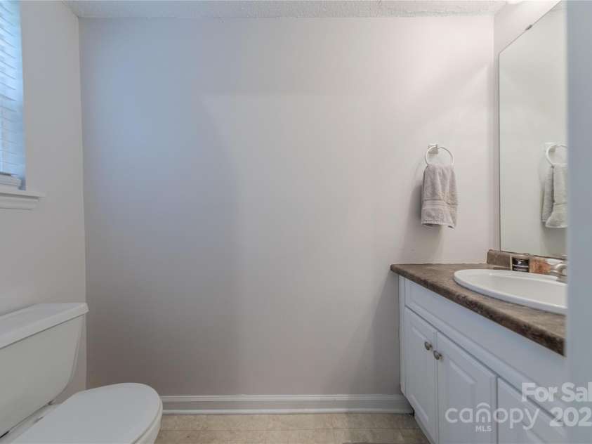 6418 Tivoli Court, Charlotte, NC 28211.  MLS# CAR4274737, YatesRealty ID 22687. Lower Level Powder Room