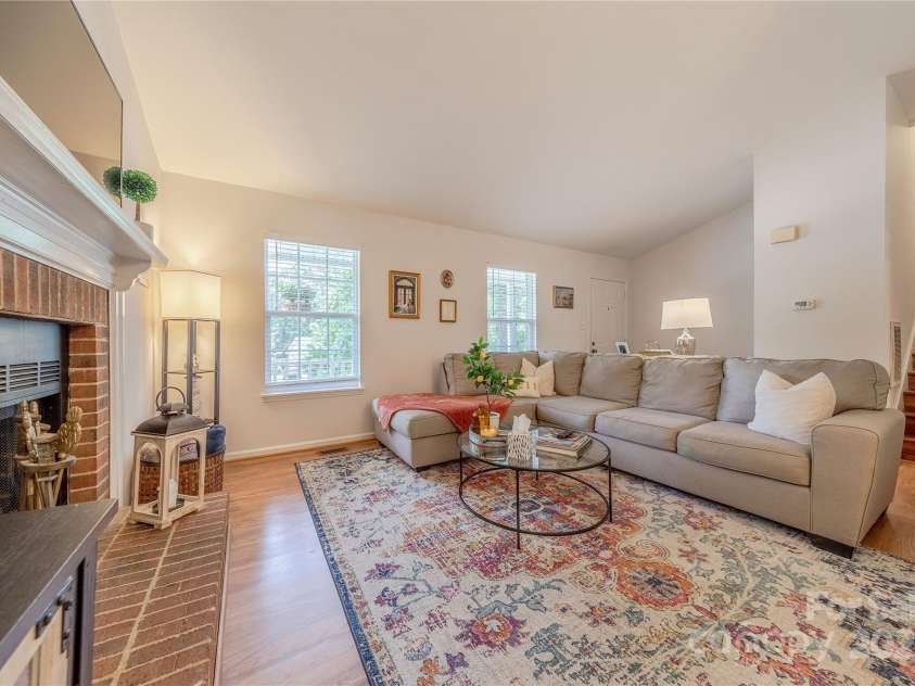 6418 Tivoli Court, Charlotte, NC 28211.  MLS# CAR4274737, YatesRealty ID 22687. Open Concept