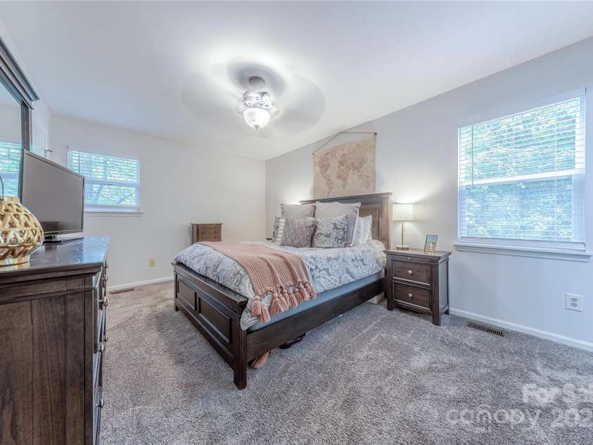 6418 Tivoli Court, Charlotte, NC 28211.  MLS# CAR4274737, YatesRealty ID 22687. Primary Suite