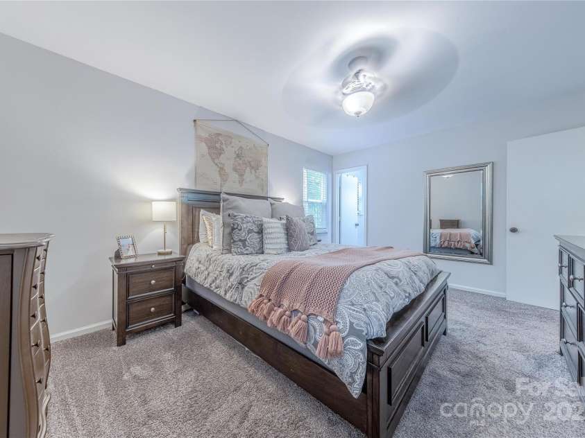 6418 Tivoli Court, Charlotte, NC 28211.  MLS# CAR4274737, YatesRealty ID 22687. Primary Suite