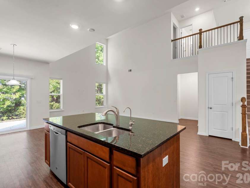 512 Wynfield Forest Drive, Summerville, SC 29485.  MLS# CAR4382293, YatesRealty ID 22688. Kitchen