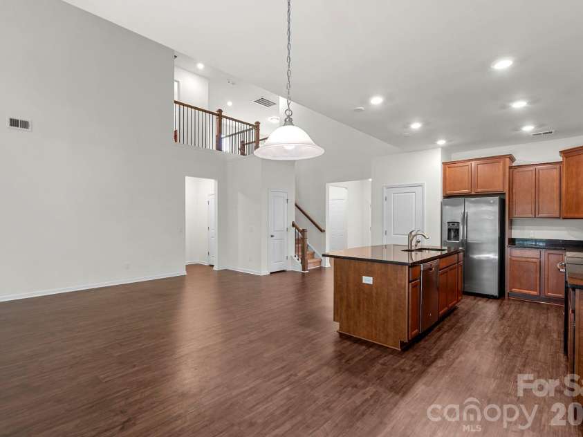 512 Wynfield Forest Drive, Summerville, SC 29485.  MLS# CAR4382293, YatesRealty ID 22688. Kitchen / Living