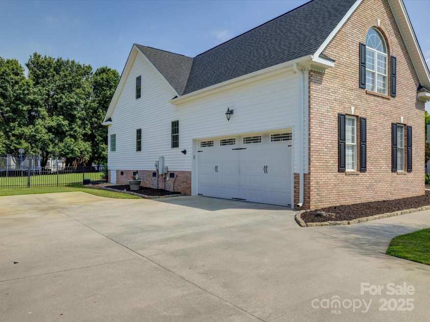 736 Creekbridge Drive, Rock Hill, SC 29732.  MLS# CAR4261109, YatesRealty ID 22688. 