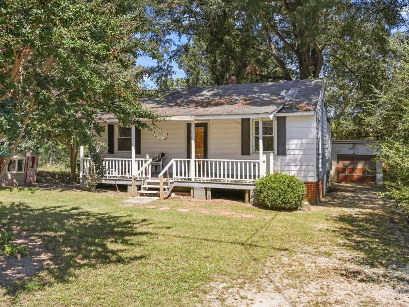 1530 Buffalo Street, Kannapolis, NC 28081.  MLS# CAR4301517, YatesRealty ID 2269. 