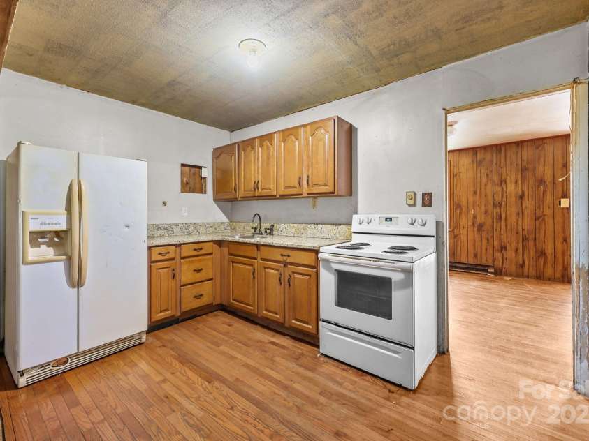 1530 Buffalo Street, Kannapolis, NC 28081.  MLS# CAR4301517, YatesRealty ID 2269. Kitchen