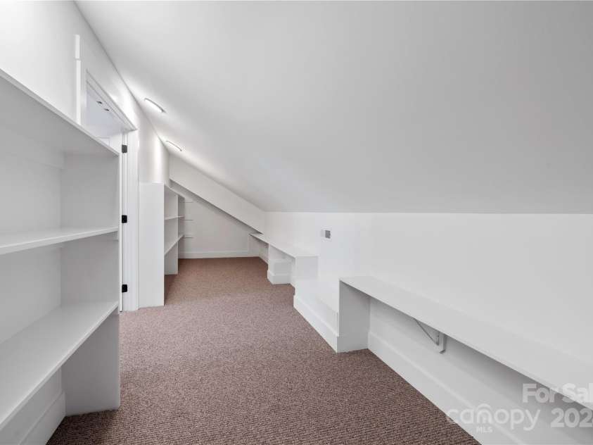 22 Heartleaf Circle, Arden, NC 28704.  MLS# CAR4166321, YatesRealty ID 2269. Similar Unit