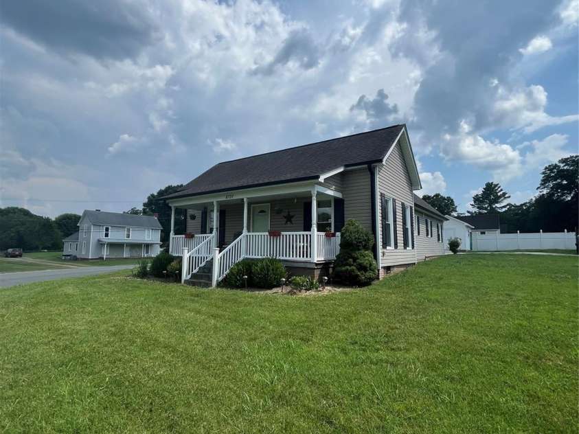 8720 Lee Street, Mount Pleasant, NC 28124.  MLS# CAR4264321, YatesRealty ID 22690. 