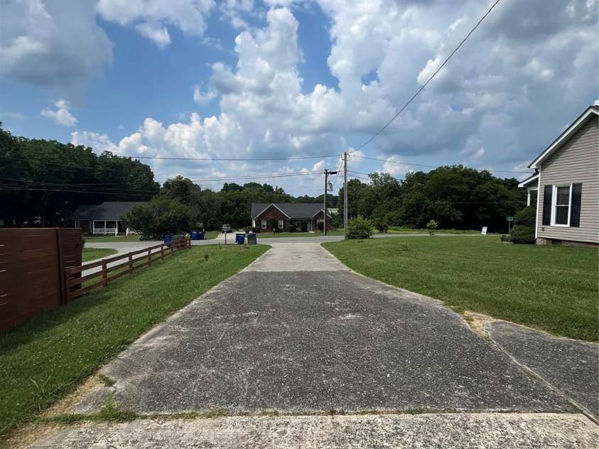 8720 Lee Street, Mount Pleasant, NC 28124.  MLS# CAR4264321, YatesRealty ID 22690. 