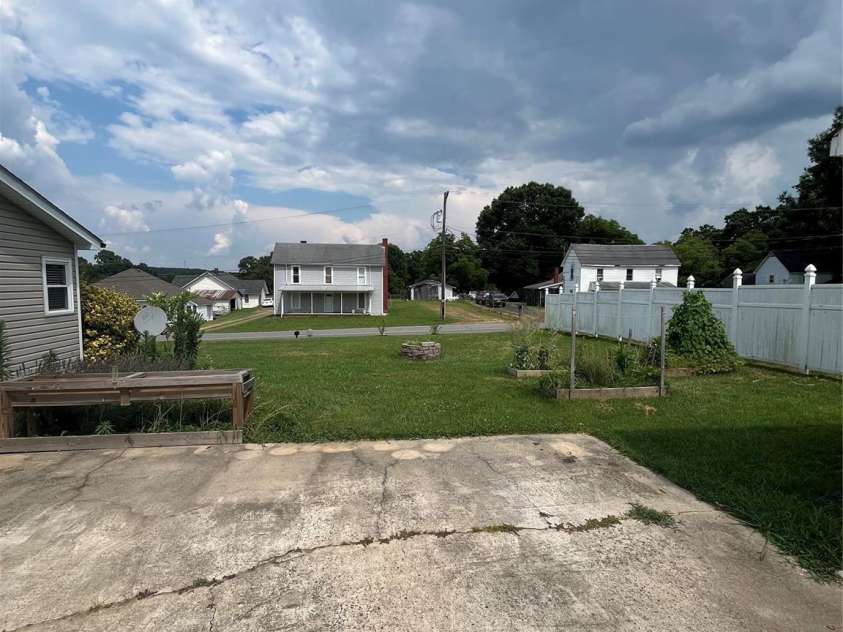8720 Lee Street, Mount Pleasant, NC 28124.  MLS# CAR4264321, YatesRealty ID 22690. 