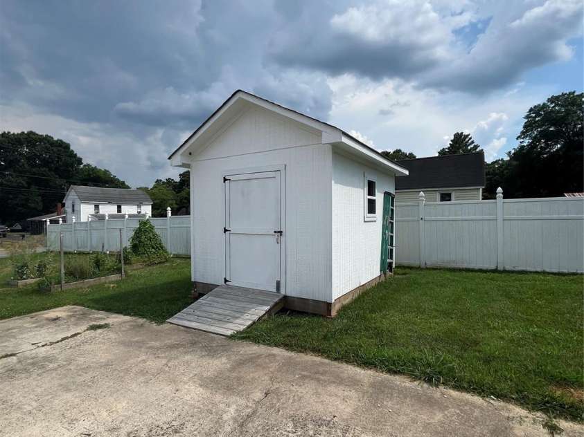 8720 Lee Street, Mount Pleasant, NC 28124.  MLS# CAR4264321, YatesRealty ID 22690. 