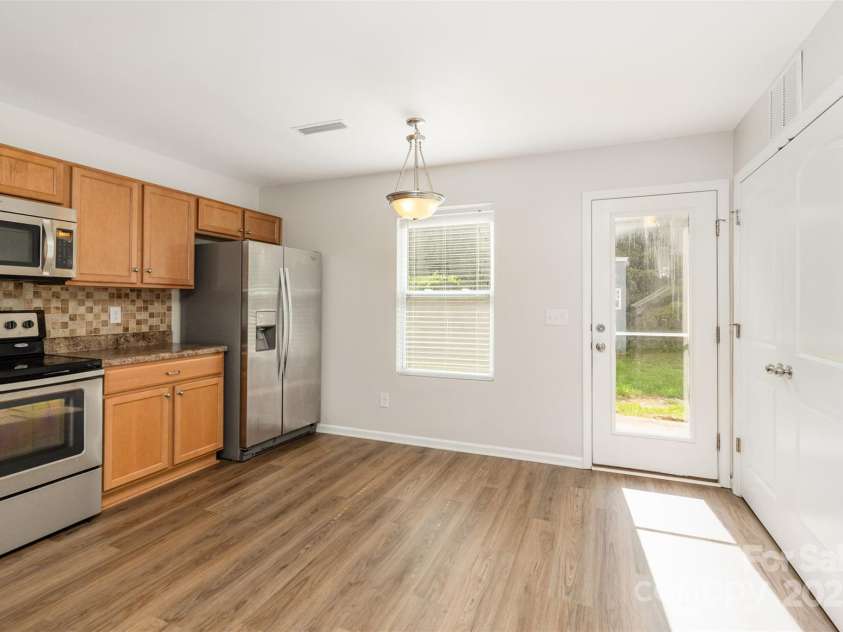 7643 Monarch Birch Lane, Charlotte, NC 28215.  MLS# CAR4273441, YatesRealty ID 22691. 