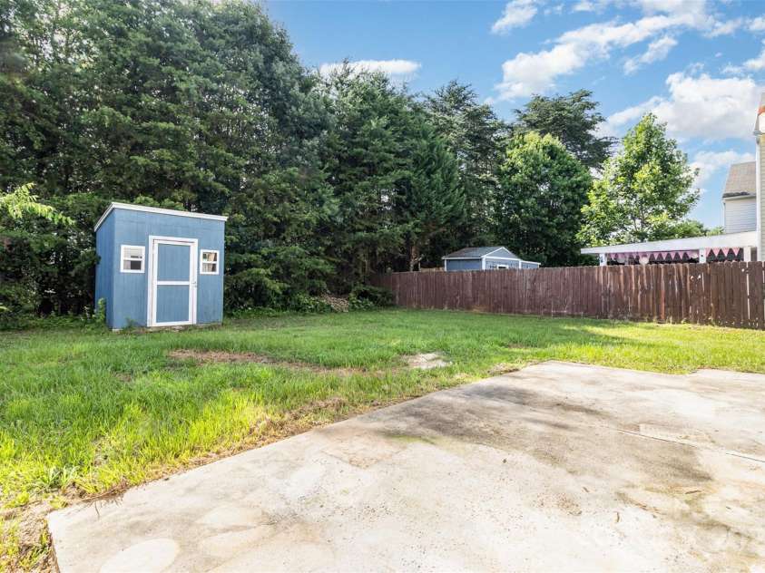 7643 Monarch Birch Lane, Charlotte, NC 28215.  MLS# CAR4273441, YatesRealty ID 22691. 