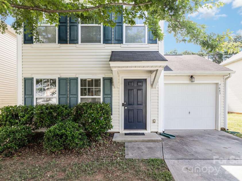 7643 Monarch Birch Lane, Charlotte, NC 28215.  MLS# CAR4273441, YatesRealty ID 22691. 