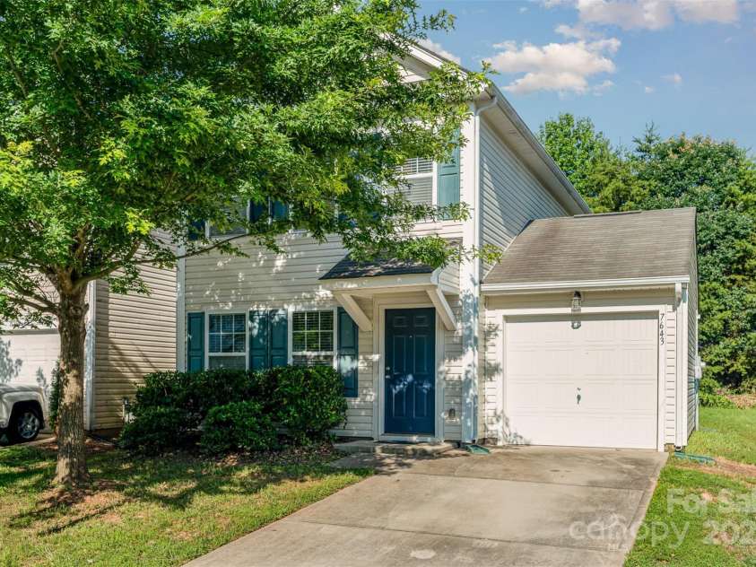 7643 Monarch Birch Lane, Charlotte, NC 28215.  MLS# CAR4273441, YatesRealty ID 22691. 