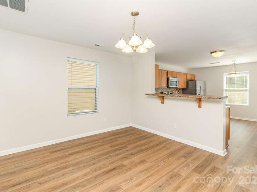 7643 Monarch Birch Lane, Charlotte, NC 28215.  MLS# CAR4273441, YatesRealty ID 22691. Dining area