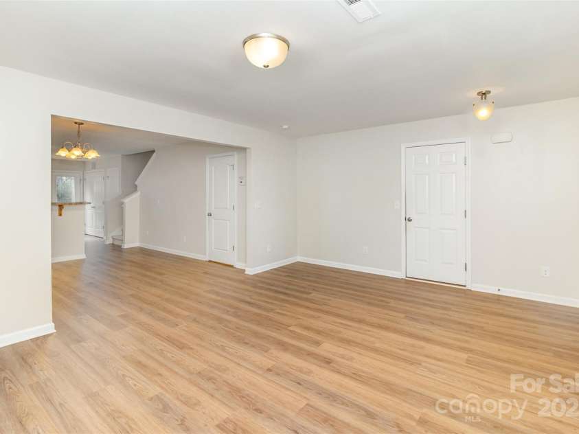 7643 Monarch Birch Lane, Charlotte, NC 28215.  MLS# CAR4273441, YatesRealty ID 22691. Living room