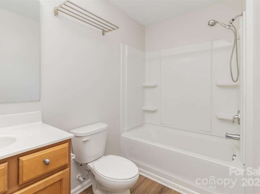 7643 Monarch Birch Lane, Charlotte, NC 28215.  MLS# CAR4273441, YatesRealty ID 22691. Primary bathroom