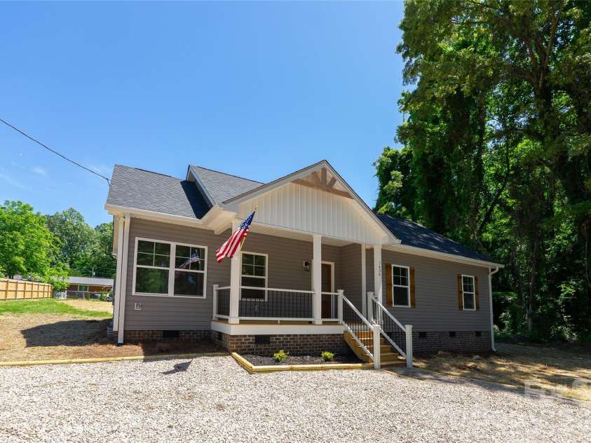 7426 Hambright Road, Huntersville, NC 28078.  MLS# CAR4367224, YatesRealty ID 22692. 
