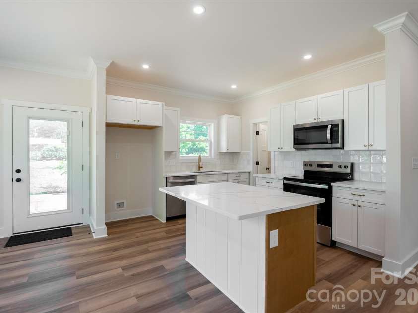 7426 Hambright Road, Huntersville, NC 28078.  MLS# CAR4367224, YatesRealty ID 22692. 