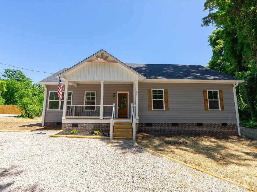 7426 Hambright Road, Huntersville, NC 28078.  MLS# CAR4367224, YatesRealty ID 22692. 