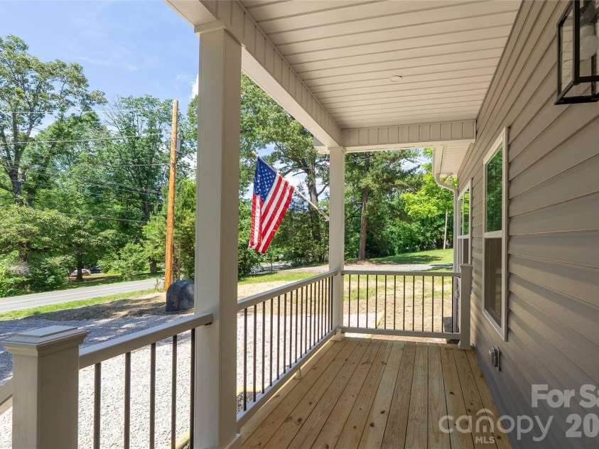 7426 Hambright Road, Huntersville, NC 28078.  MLS# CAR4367224, YatesRealty ID 22692. 