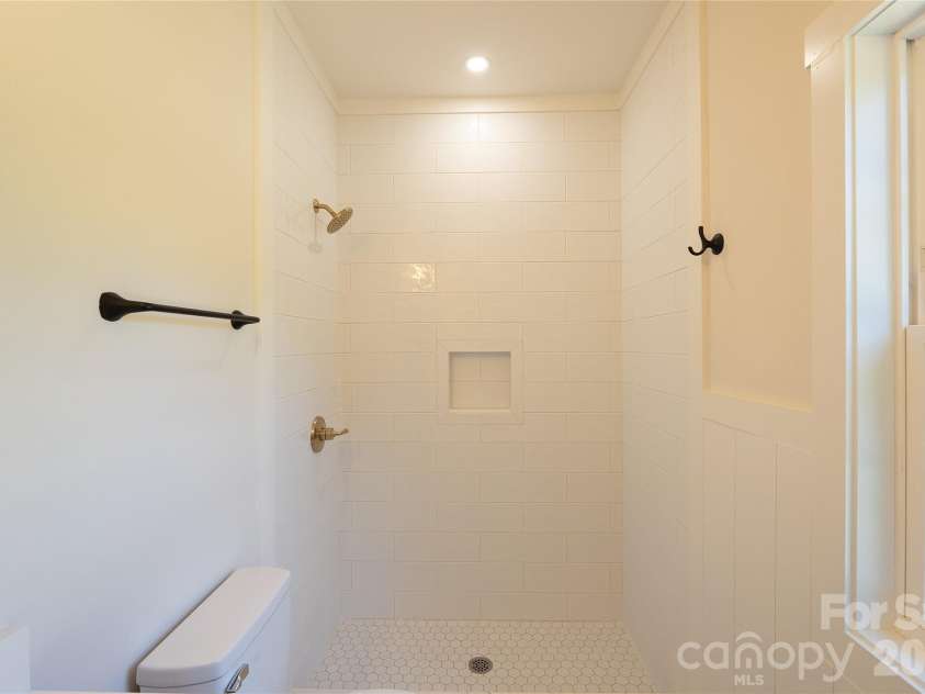 7426 Hambright Road, Huntersville, NC 28078.  MLS# CAR4367224, YatesRealty ID 22692. 