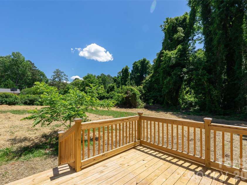 7426 Hambright Road, Huntersville, NC 28078.  MLS# CAR4367224, YatesRealty ID 22692. 