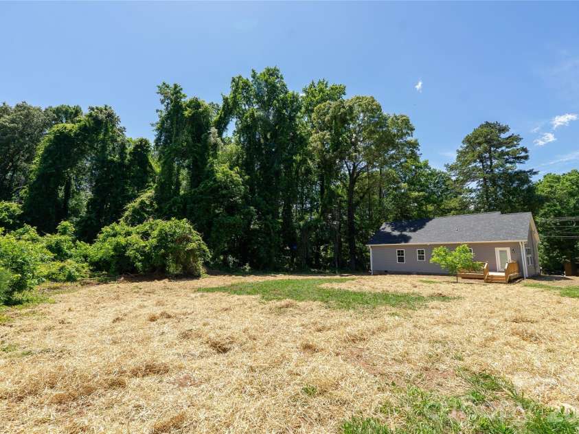 7426 Hambright Road, Huntersville, NC 28078.  MLS# CAR4367224, YatesRealty ID 22692. 