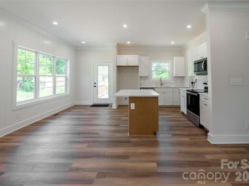 7426 Hambright Road, Huntersville, NC 28078.  MLS# CAR4367224, YatesRealty ID 22692. 