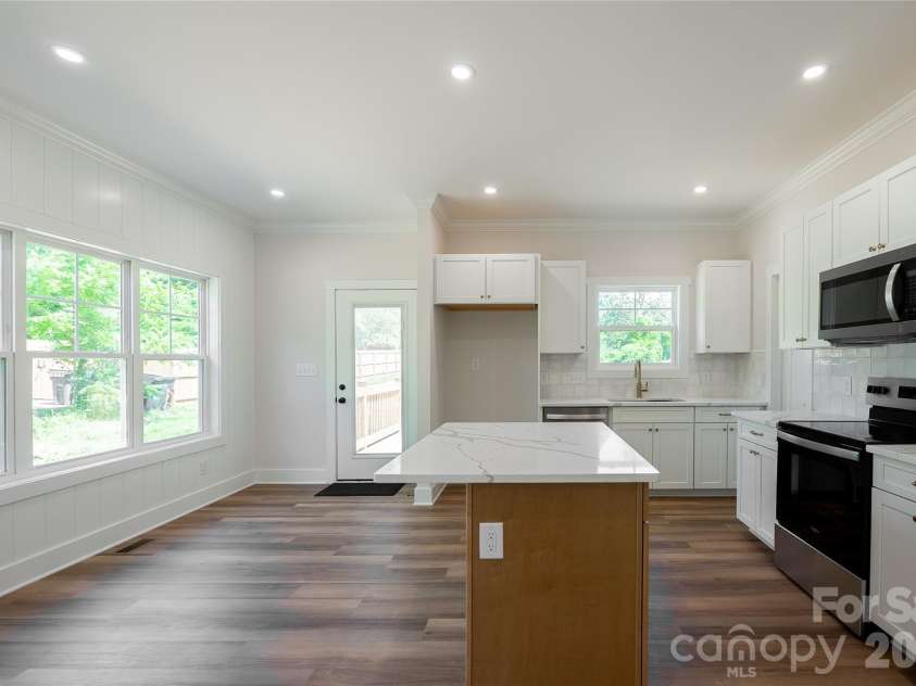 7426 Hambright Road, Huntersville, NC 28078.  MLS# CAR4367224, YatesRealty ID 22692. 