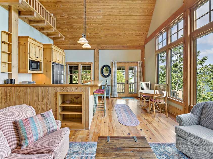 2998 Creston Drive, Black Mountain, NC 28711.  MLS# CAR4266205, YatesRealty ID 22693. 