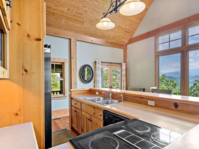 2998 Creston Drive, Black Mountain, NC 28711.  MLS# CAR4266205, YatesRealty ID 22693. 