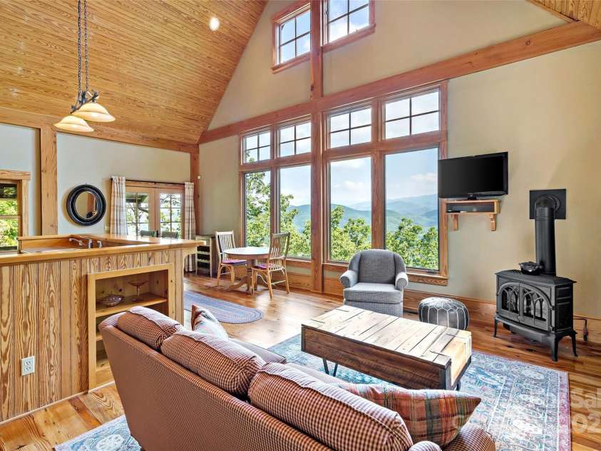 2998 Creston Drive, Black Mountain, NC 28711.  MLS# CAR4266205, YatesRealty ID 22693. 