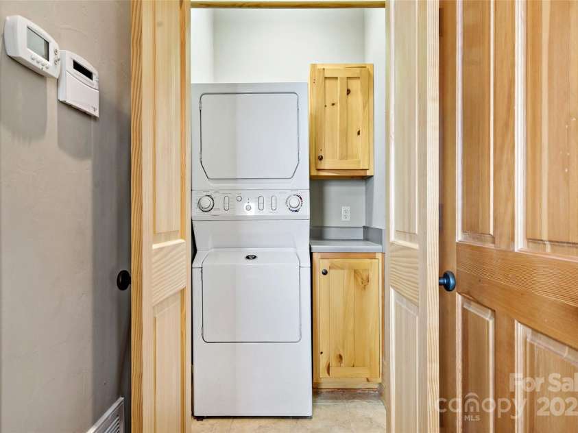 2998 Creston Drive, Black Mountain, NC 28711.  MLS# CAR4266205, YatesRealty ID 22693. 